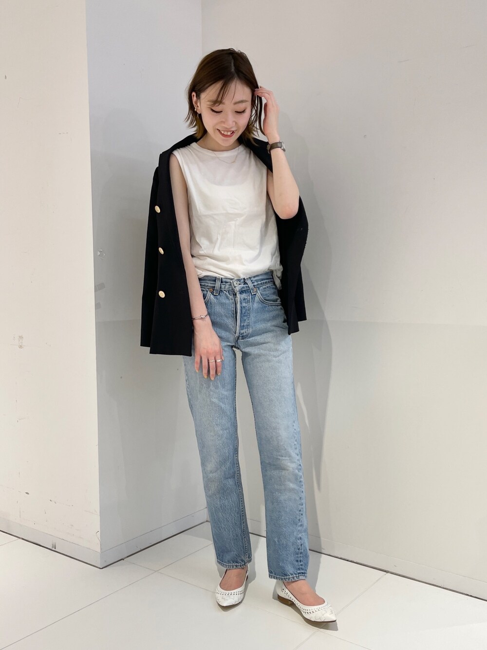 「大人カジュアル、デニム、デニムパンツ、ジャケット、春、ノースリーブ」｜「LE TALONのポインテッドサシメッシュフラット◆（その他シューズ、ホワイト系）」を使った、ukapiさん（レディース・158cm）の春コーディネートの1枚目の写真