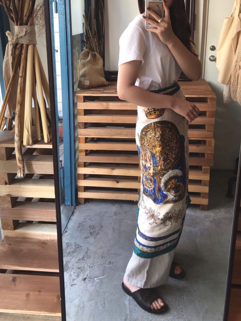 「夏コーデ、お洒落さんとつながりたい、サンダルコーデ、used、スカーフ、スカーフアレンジ、スカーフコーデ、古着、vintage、CORSO ROMA」｜「CORSO ROMA，9のCORSO ROMA 9 Leather Sandal（サンダル、ブラウン系）」を使った、hinanoさん（レディース・154cm）の夏コーディネートの1枚目の写真