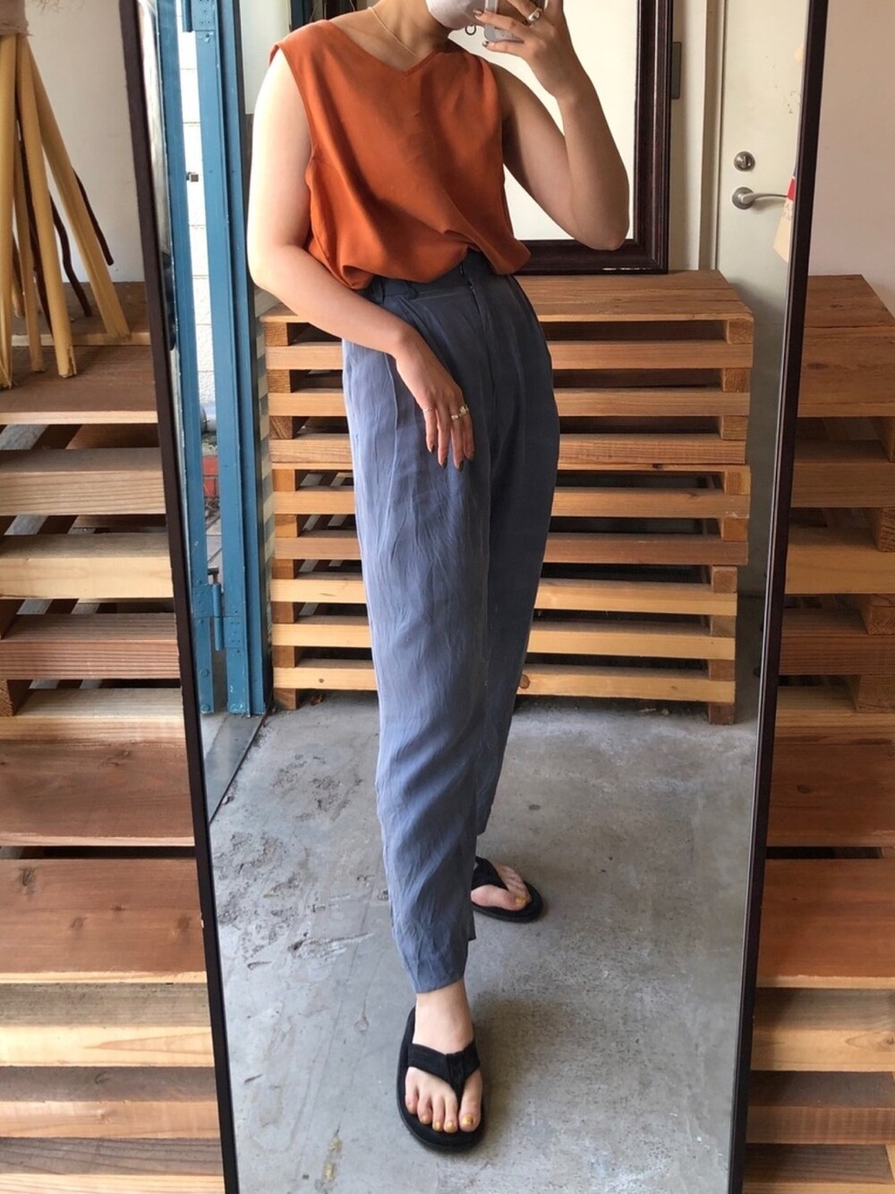「夏、古着、vintage、TODAYFUL、ISLAND SLIPPER、ビーサン」｜「ISLAND SLIPPERの【ISLAND SLIPPER/アイランドスリッパ】TONGSANDAL/トングサンダル（サンダル、ブラック系）」を使った、hinanoさん（レディース・154cm）の夏コーディネートの1枚目の写真