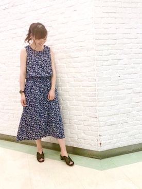 「VIS（ビス）のフラワーノースリーブワンピース（ワンピース、ブルー系）」を使った、Yuiさん（レディース・163cm）の夏コーディネート