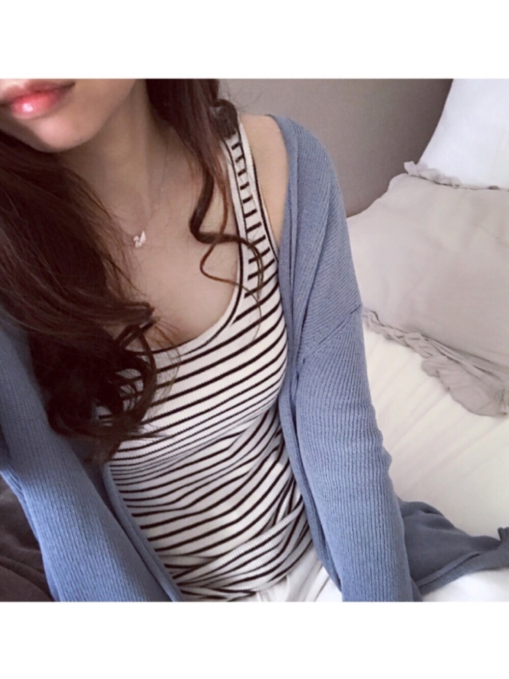 「AZUL by moussy、アズールバイマウジー(AZUL by moussy)、タンクトップ、ボーダー、ロングカーディガン、ハイウエストワイドパンツ」｜「AZUL by moussyのスーピマCモダールベーシックタンクトップ（タンクトップ、ホワイト系）」を使った、Asaka＊さん（レディース・152cm）の春コーディネートの1枚目の写真