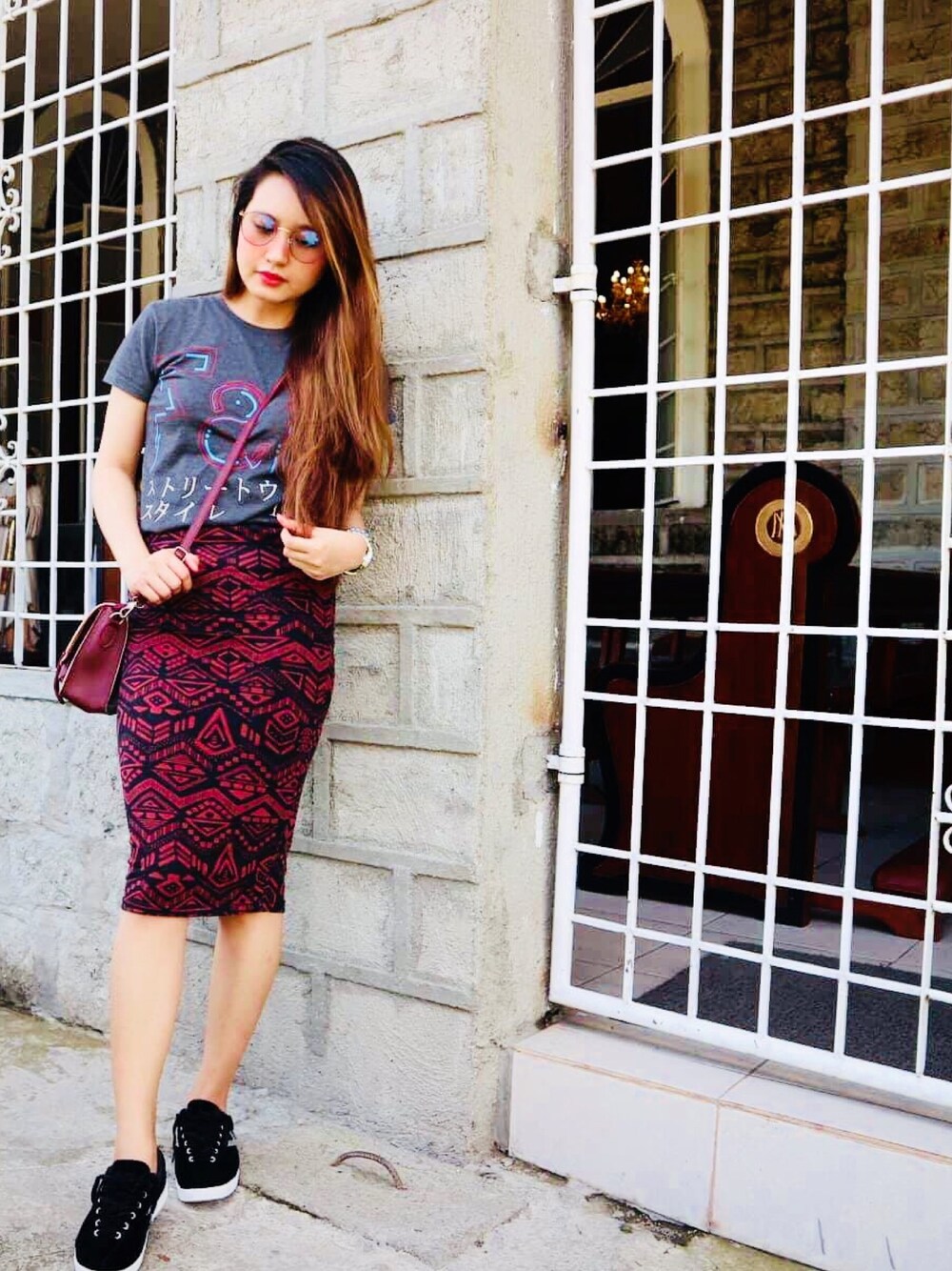「girl、pencilskirts、sneakers、pattern」｜「Tretornのアイテム（スニーカー、ブラック系）」を使った、fieryCさん（レディース・161cm）の秋コーディネートの1枚目の写真