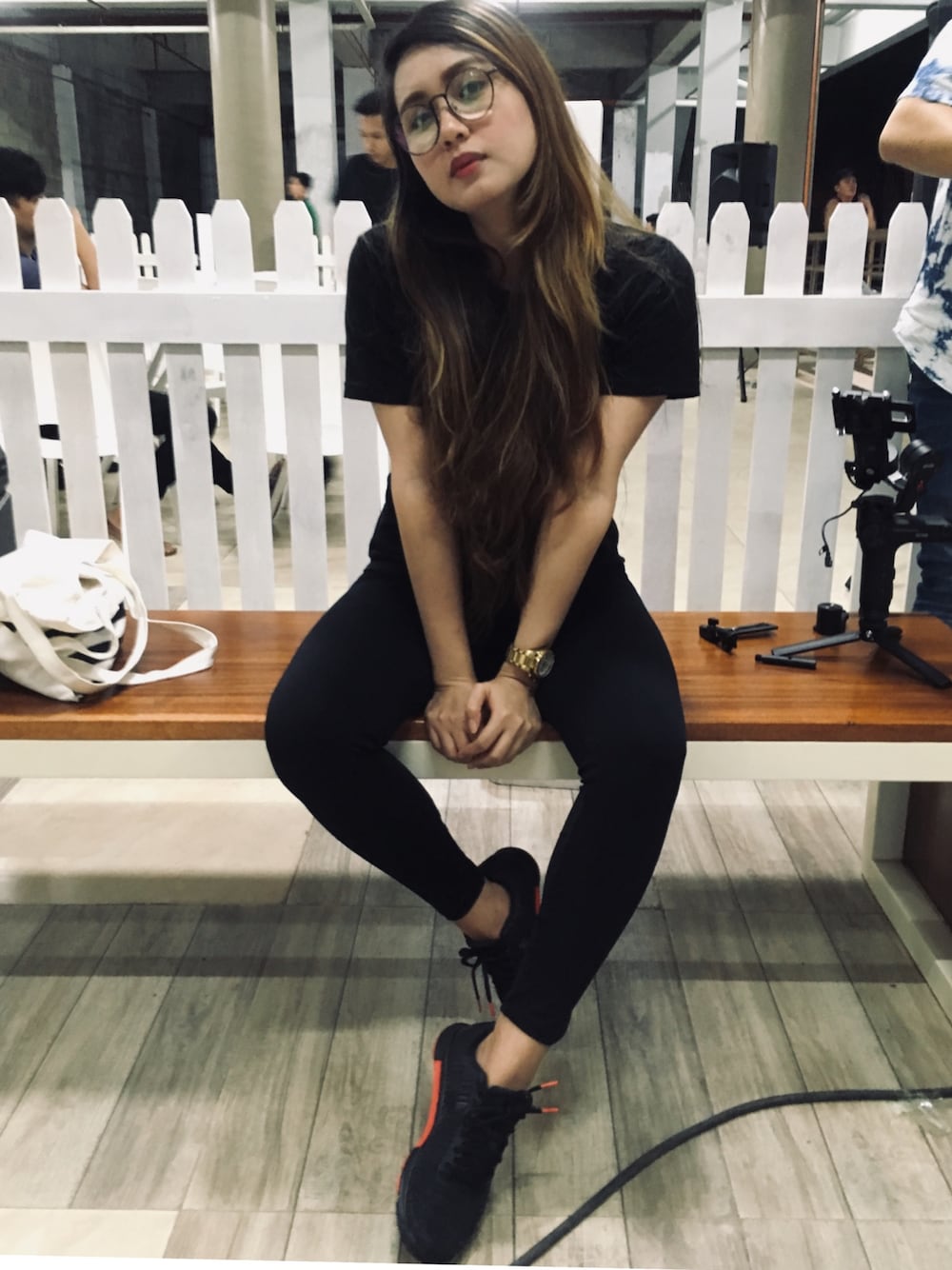 「black、street、streetstyle、sneakers、shirts、glasses、girl」｜「rebookのアイテム（スニーカー、ブラック系）」を使った、fieryCさん（レディース・165cm）の夏コーディネートの1枚目の写真