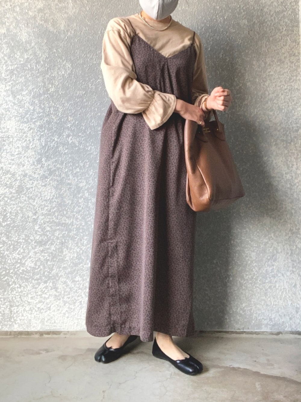「秋服、楽チンコーデ、ロングスカート、ブラウンコーデ、プチプラ、ワントーンコーデ、ワンピース、キャミワンピ、秋コーデ、足袋バレエ」｜「ALANDのアイテム（Tシャツ/カットソー、ベージュ系）」を使った、takeme121さん（レディース・156cm）の秋コーディネートの1枚目の写真