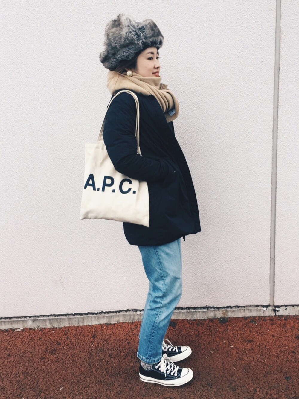 「大人カジュアル、休日スタイル、カジュアル、寒い、ラフ、フライトキャップ」｜「BLACK BY MOUSSYのHUILA blue denim（デニムパンツ、ブルー系）」を使った、ぺこさん（レディース・156cm）の冬コーディネートの1枚目の写真