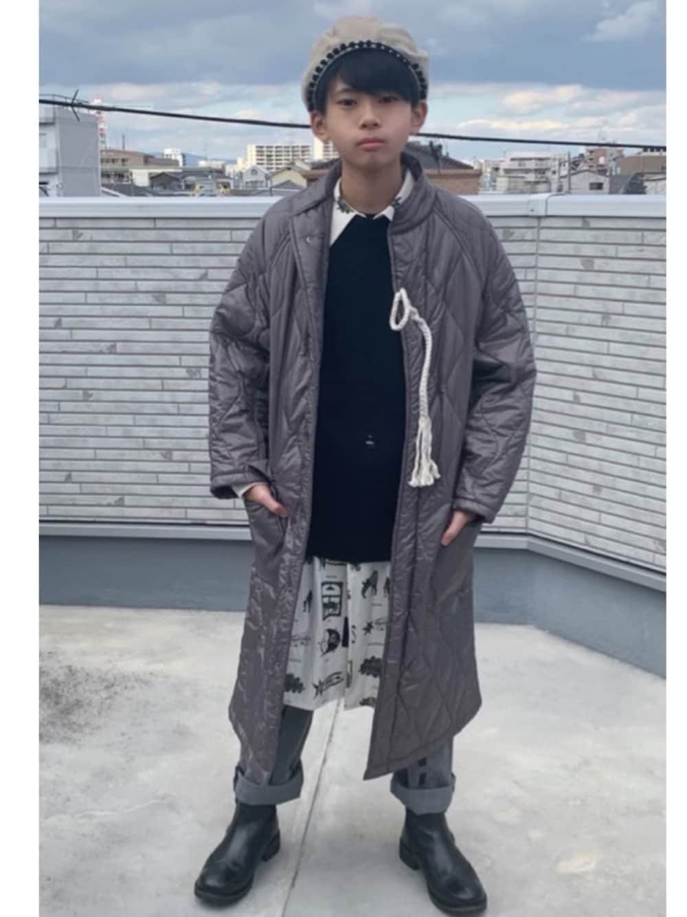 「キルティングコート、キッズコーデ、冬コーデ、ロングコート、おしゃれさんと繋がりたい、重ね着コーデ、イチオシコートコーデ、コート、ベレー帽、男の子コーデ」｜「GRISのアイテム（ダッフルコート、グレー系）」を使った、らいとさん（キッズ・148cm）の冬コーディネートの1枚目の写真