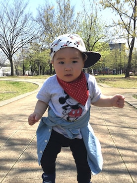 「H&M DIVIDED（エイチアンドエム　ディヴァイデッド）のアイテム（キャップ）」を使った、**nさん（キッズ・70cm）の春コーディネート