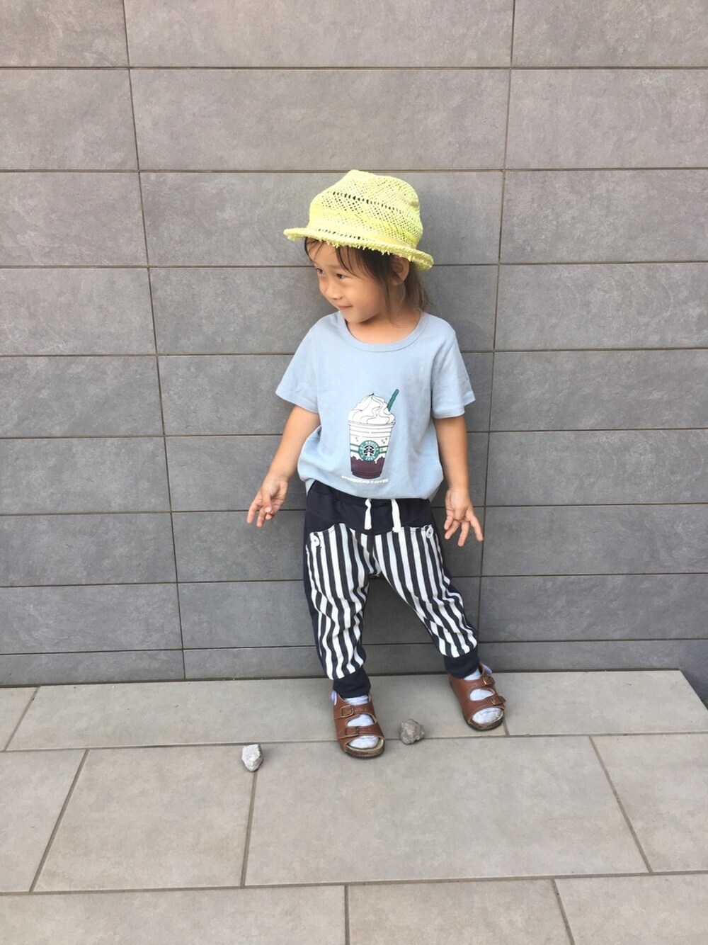 「キッズコーデ、男の子、サンダル、麦わら帽子、韓国子供服、ストライプ、おとこのこ、3歳、フラペチーノ」｜「ZARAのアイテム（ハット、イエロー系）」を使った、RI⌒✶⋆⠒̫⃝さん（キッズ・100cm）の夏コーディネートの1枚目の写真