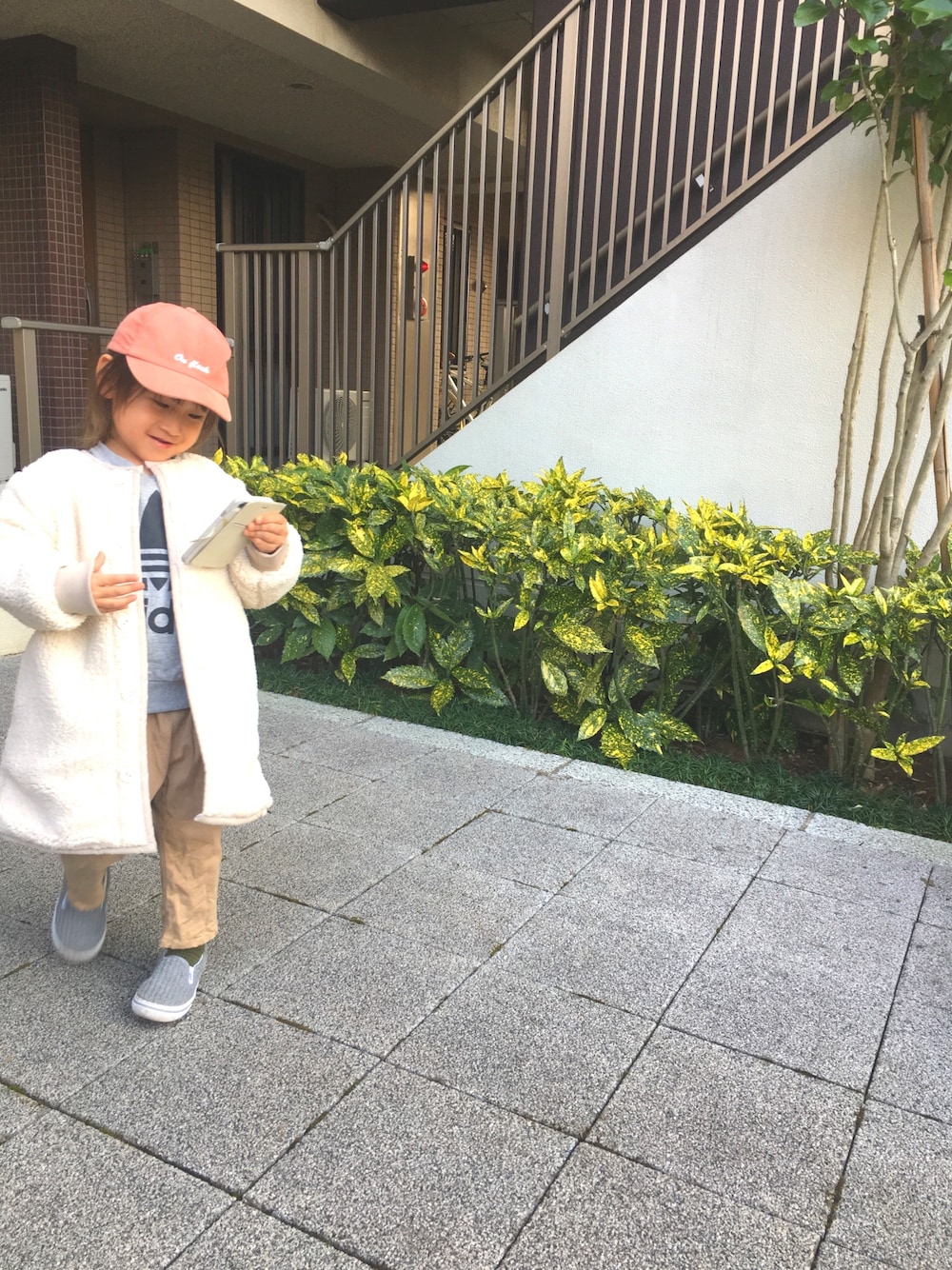 「キッズファッション、休日スタイル、男の子、4歳、冬コーデ、もこもこ」｜「B:MING by BEAMSのビーミング by ビームス / ボア×キルト リバーシブルコート 17AW（その他アウター、ホワイト系）」を使った、RI⌒✶⋆⠒̫⃝さん（キッズ・100cm）の冬コーディネートの1枚目の写真
