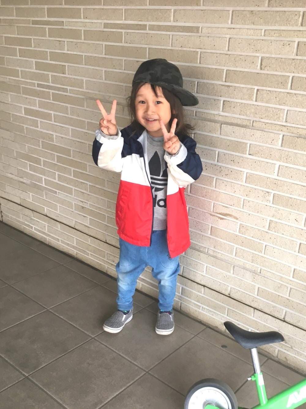 「キッズ、おとこのこ、キッズファッション、デニム、春コーデ、西松屋、キャップ」｜「Championのアイテム（キャップ、その他）」を使った、RI⌒✶⋆⠒̫⃝さん（キッズ・100cm）の春コーディネートの1枚目の写真