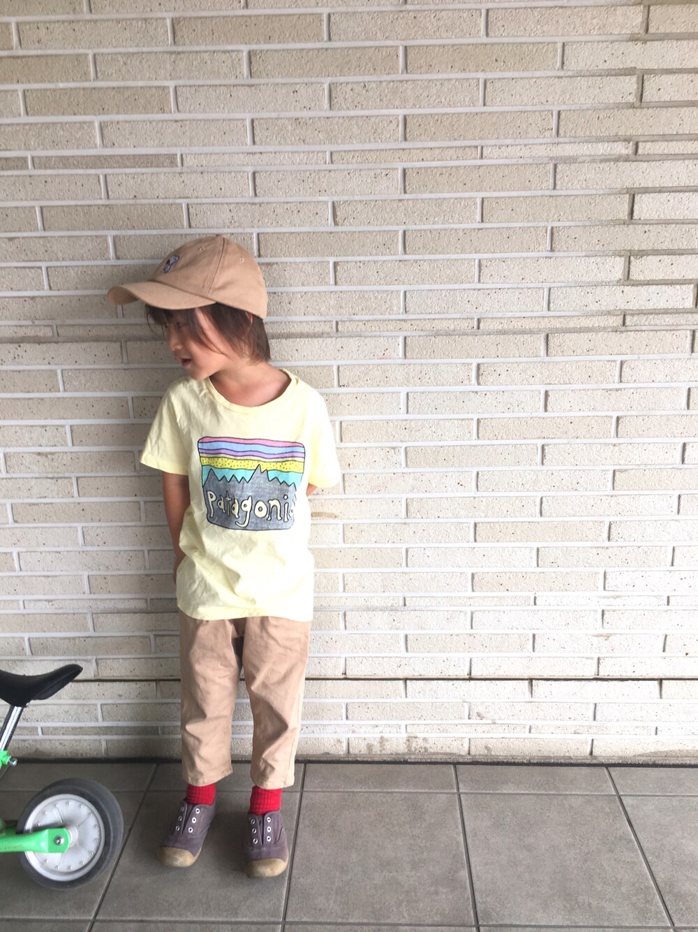 「キッズコーデ、おとこのこ、パタゴニア、patagonia、キャップ、4歳」｜「しまむらのアイテム（キャップ、ベージュ系）」を使った、RI⌒✶⋆⠒̫⃝さん（キッズ・100cm）の夏コーディネートの1枚目の写真