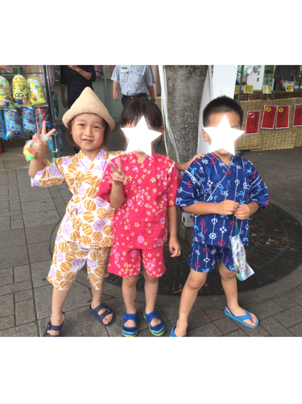 「夏祭り、甚平、スポーツサンダル、男の子、夏、むぎわら帽子、息子コーデ、トンガリ帽子」｜「カヤの【カヤ】滋賀高島ちぢみ 子ども甚平110cm（浴衣、ブラウン系）」を使った、RI⌒✶⋆⠒̫⃝さん（キッズ・100cm）の夏コーディネートの1枚目の写真