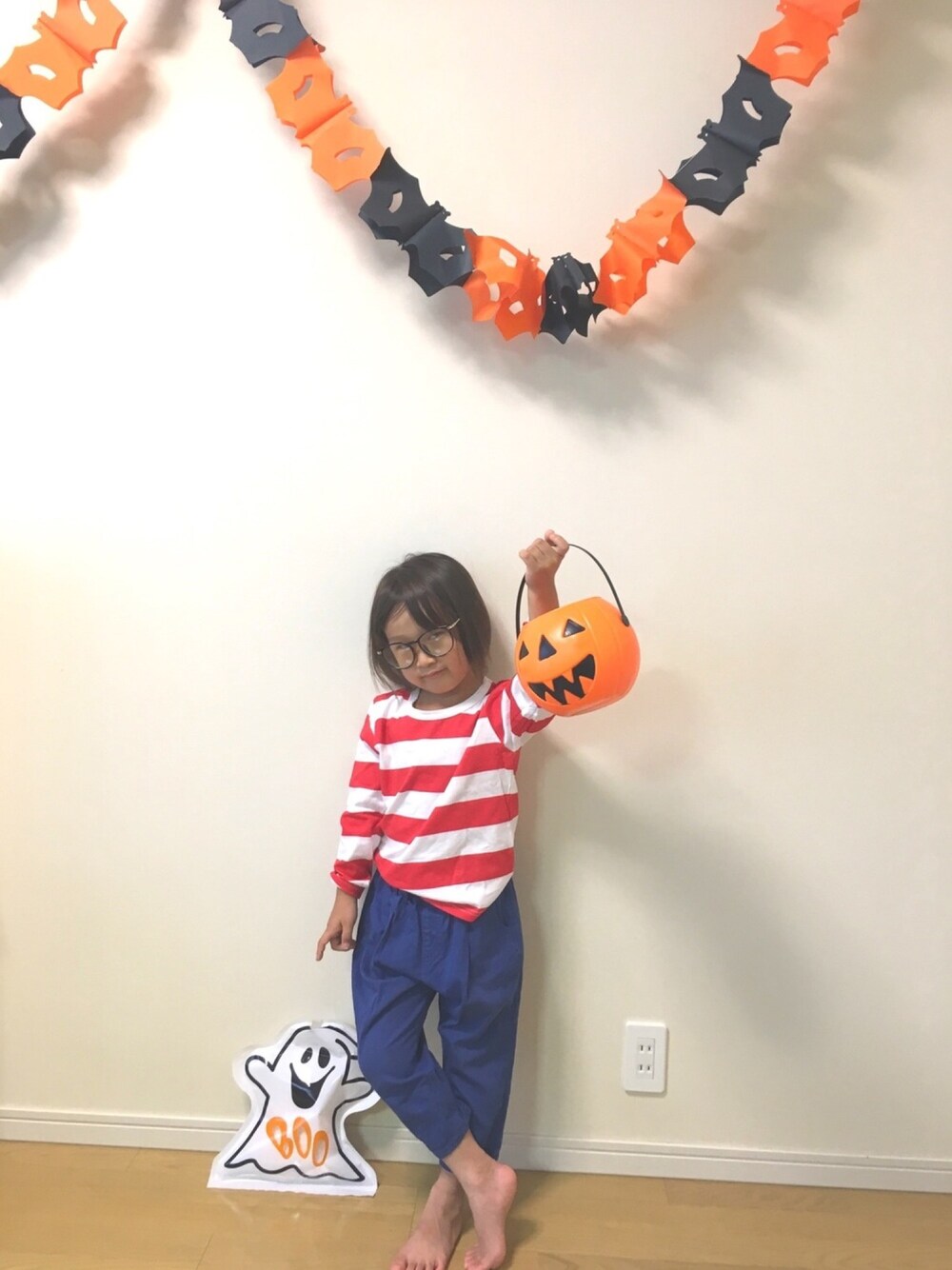 「ハロウィン、秋冬コーデ、シンプルコーデ、キッズ、男の子、4歳、wearhalloween2018」｜「devirockのプリントボーダー長袖Tシャツ カットソー（Tシャツ/カットソー、レッド系）」を使った、RI⌒✶⋆⠒̫⃝さん（キッズ・100cm）の秋コーディネートの1枚目の写真