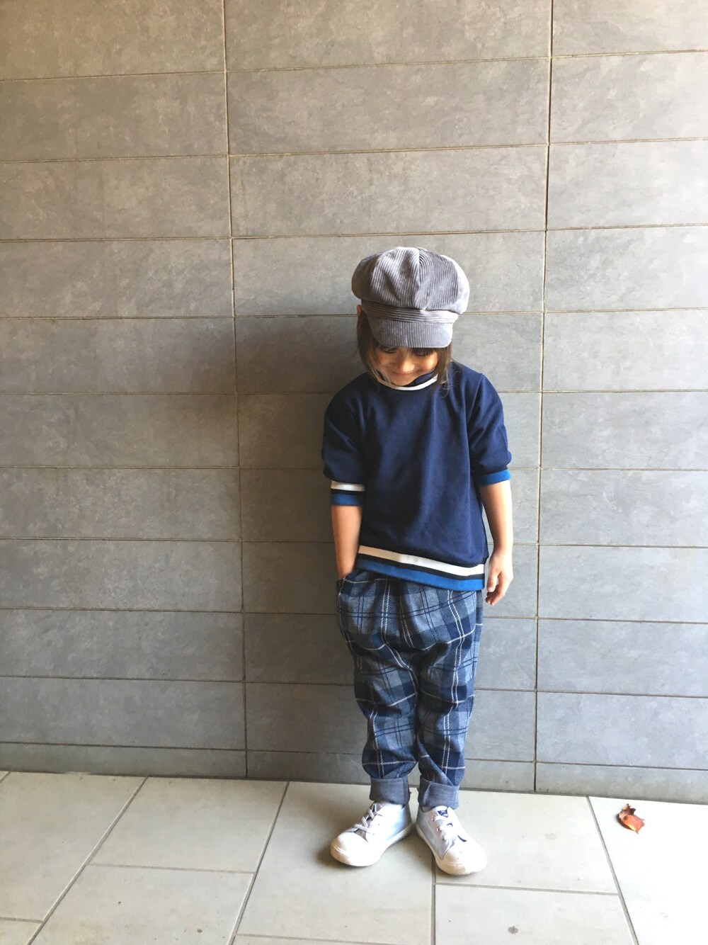 「秋コーデ、キッズコーデ、秋冬、おとこのこ、スウェット、チェックパンツ、キャスケット」｜「SEVENDAYS=SUNDAYの《Kids》リブラインプルオーバー（Tシャツ/カットソー、ブルー系）」を使った、RI⌒✶⋆⠒̫⃝さん（キッズ・100cm）の秋コーディネートの1枚目の写真
