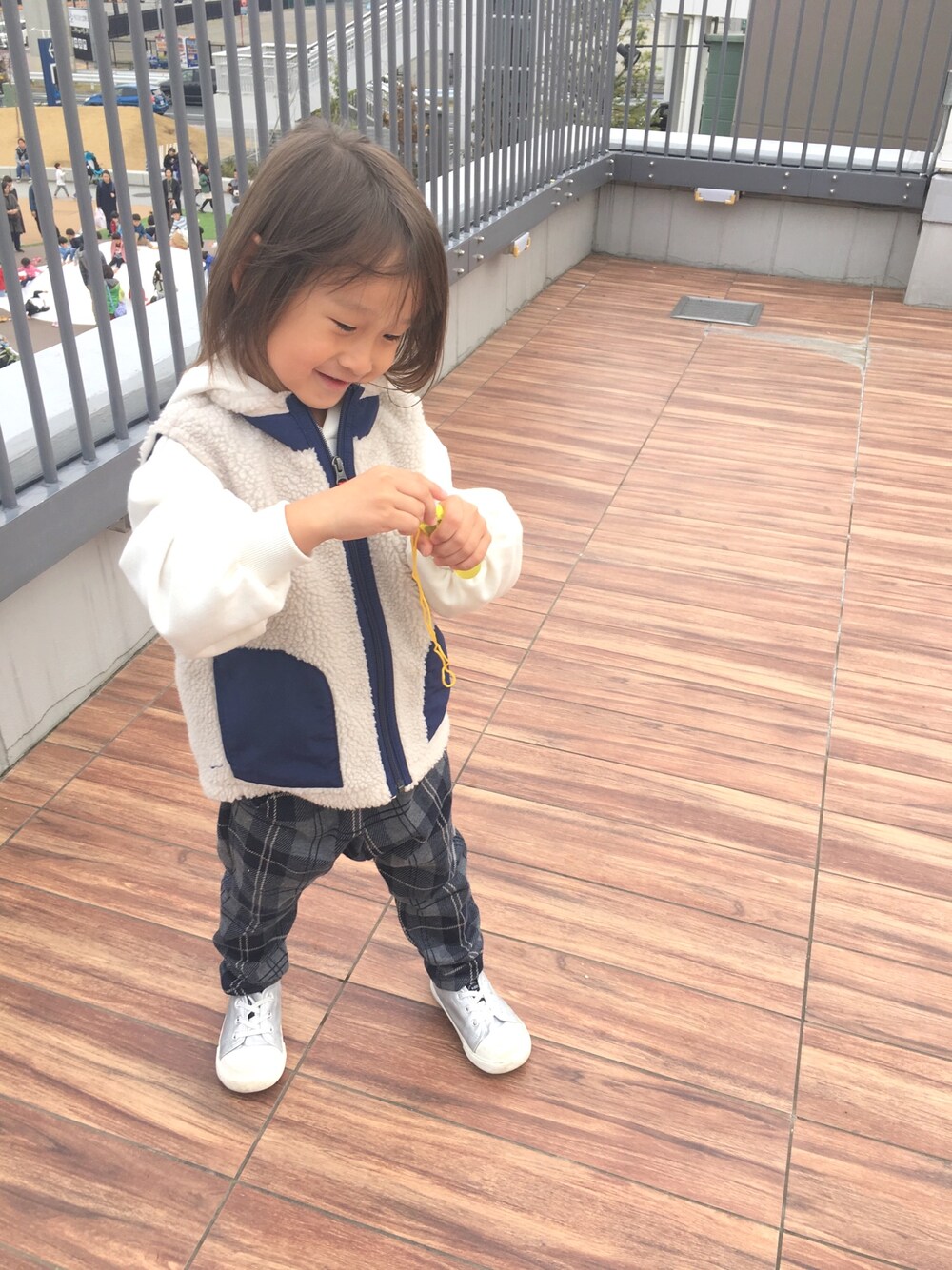 「男の子、冬コーデ、おとこのこ、チェックパンツ、もこもこ、パタゴニア、4歳」｜「こども ビームスのpatagonia / キッズ レトロ X ベスト 18 (ボーイズ ガールズ 1～5才)（ベスト、ブルー系）」を使った、RI⌒✶⋆⠒̫⃝さん（キッズ・100cm）の冬コーディネートの1枚目の写真