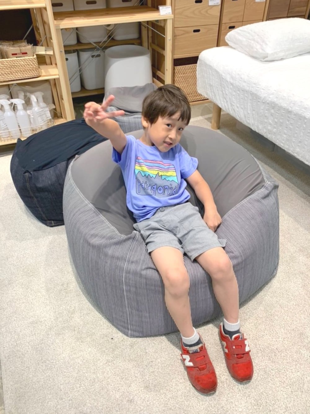 「kids、Tシャツ、男の子コーデ、カジュアル、息子、シンプルコーデ、ハーフパンツ、おとこのこ、パタゴニア」｜「patagoniaの【patagonia(パタゴニア)】/FitzRoy T（Tシャツ/カットソー、パープル系）」を使った、RI⌒✶⋆⠒̫⃝さん（キッズ・92cm）の夏コーディネートの1枚目の写真