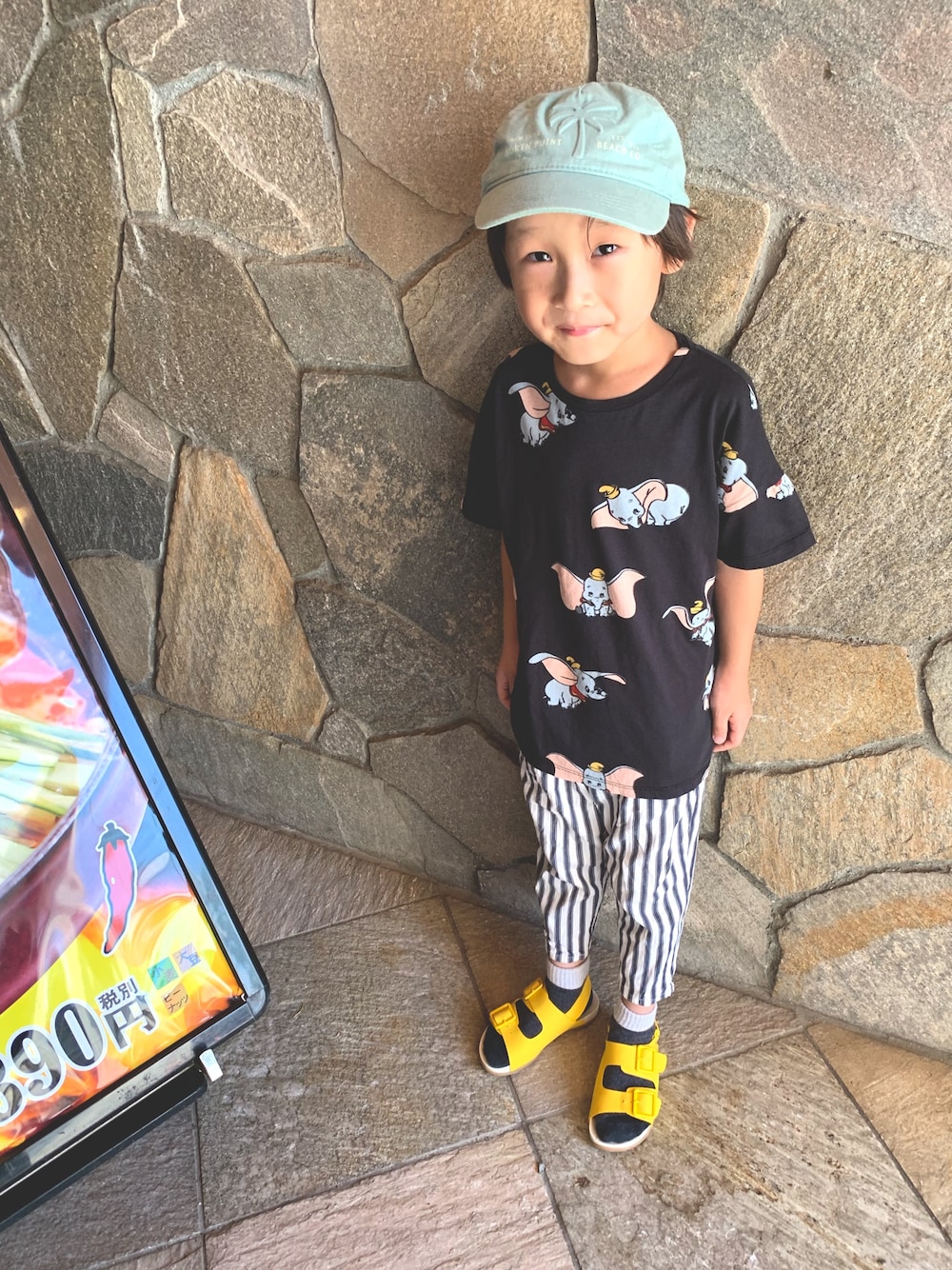 「キッズファッション、シンプルコーデ、男の子コーデ、サンダル、むすこーで、Tシャツ、ZARA、ZARA KIDS、プチプラコーデ、5歳」｜「ZARAのアイテム（Tシャツ/カットソー、ブラック系）」を使った、RI⌒✶⋆⠒̫⃝さん（キッズ・100cm）の夏コーディネートの1枚目の写真