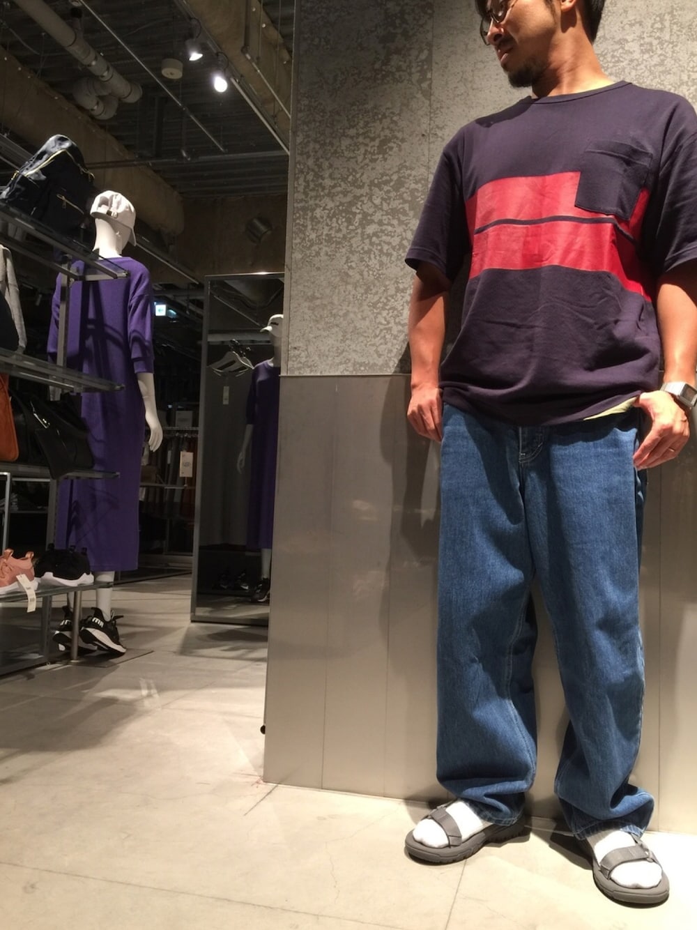 「オトナカジュアル、ワイドパンツ、オーガニックコットン、koe渋谷、teva、Teva×靴下、アラフォー、Tシャツ、ボーダー、カジュアル」｜「koeのOrganicアムンゼンプリントボーダーTシャツ（Tシャツ/カットソー、ブルー系）」を使った、bashibashiさん（メンズ・168cm）の夏コーディネートの1枚目の写真