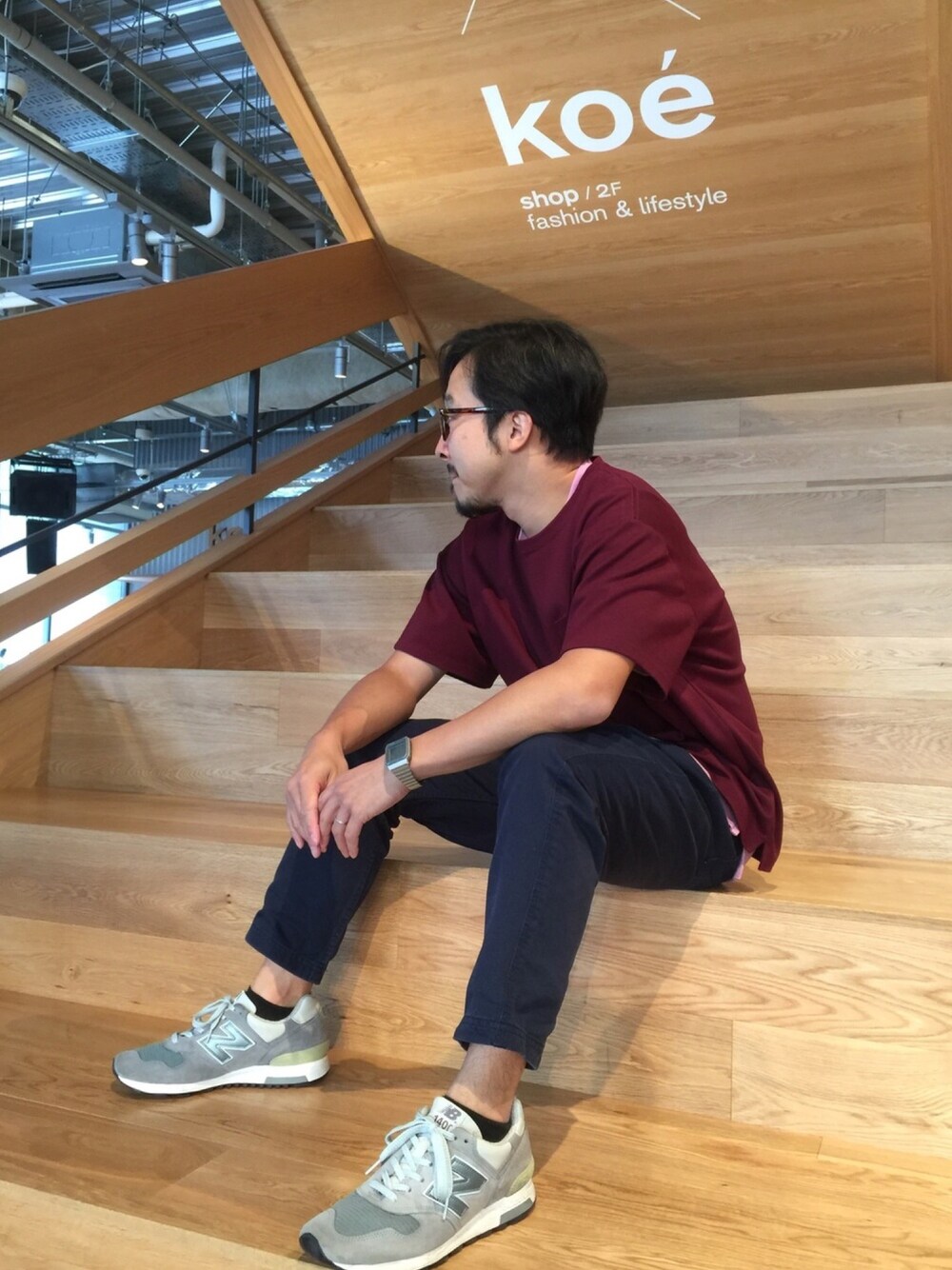 「秋、オトナカジュアル、アラフォー、ドロップショルダー、Tシャツ、ボルドー、KOE、koe渋谷、New Balance、ポンチ」｜「koeのポンチ ビッグシルエット 半袖TEE（Tシャツ/カットソー、レッド系）」を使った、bashibashiさん（メンズ・168cm）の夏コーディネートの1枚目の写真