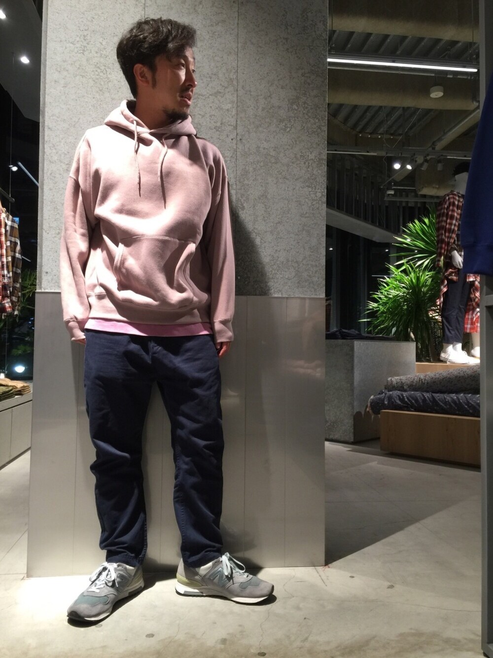 「シンプル、ビッグシルエット、ゆるコーデ、スウェット、プルオーバーパーカー、アラフォー、KOE、koe渋谷、New Balance、ピンク」｜「koeのTC裏起毛 ビッグシルエットプルパーカー ●（パーカー、ピンク系）」を使った、bashibashiさん（メンズ・168cm）の夏コーディネートの1枚目の写真