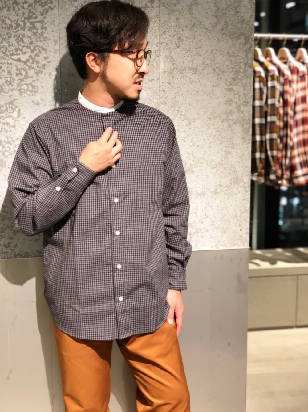 「秋のコーデ、オトナカジュアル、お洒落さんとつながりたい、バンドカラー、チェックシャツ、テーパードパンツ、アラフォー、KOE、めがね、hotelkoe」｜「koeのチェック長袖クレリュックシャツ（シャツ/ブラウス、ブラック系）」を使った、bashibashiさん（メンズ・168cm）の秋コーディネートの1枚目の写真