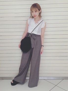 「earth music&ecology（アースミュージックアンドエコロジー）のアイテム（ショルダーバッグ、ブラック系）」を使った、JURIさん（レディース・150cm）の夏コーディネート