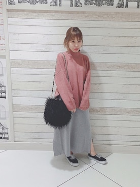 「earth music&ecology（アースミュージックアンドエコロジー）のアイテム（ショルダーバッグ、ブラック系）」を使った、JURIさん（レディース・150cm）の秋コーディネート