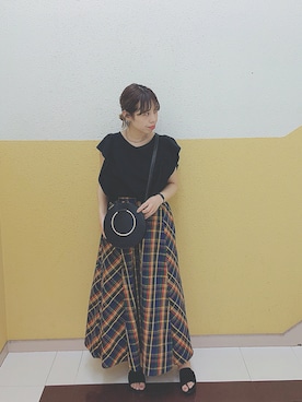 「earth music&ecology（アースミュージックアンドエコロジー）のアイテム（ショルダーバッグ、ブラック系）」を使った、JURIさん（レディース・150cm）の春コーディネート