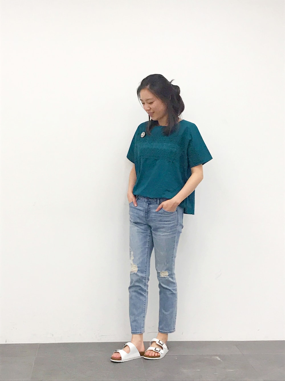 「デニム、ブラウス、ナチュラル、SM2、ガーリー、お出かけコーデ、daily look、夏コーデ、サマンサ モスモス(Samansa Mos2)、ブラウス×デニム」｜「Samansa Mos2のボーダーレース刺繍プルオーバー（シャツ/ブラウス、グリーン系）」を使った、gocan0522さん（レディース・164cm）の夏コーディネートの1枚目の写真