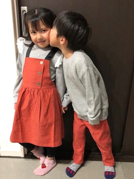 「アイテム（ジャンパースカート）」を使った、mitsumomoさん（キッズ・120cm）の春コーディネート