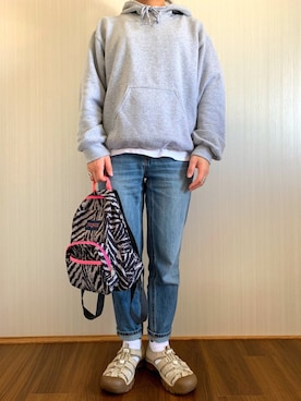 「GU（ジーユー）のアイテム（デニムパンツ、ブルー系）」を使った、Yuさんの春コーディネート