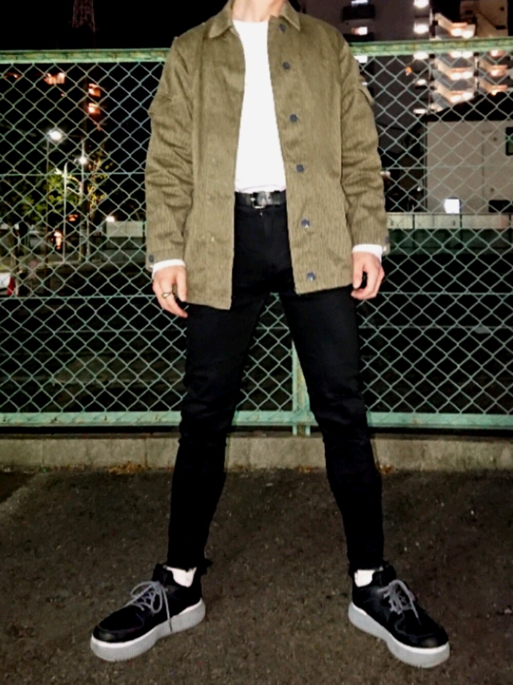 「オトナカジュアル、カジュアルコーデ、ootd、シンプル、スニーカー、古着、黒スキニー」｜「Onitsuka Tiger × ANDREA POMPILIOのオニツカタイガー デレガシー Onitsuka Tiger DELEGACY (TH709L)（スニーカー、ホワイト系）」を使った、tarkarnorさん（メンズ・171cm）の春コーディネートの1枚目の写真