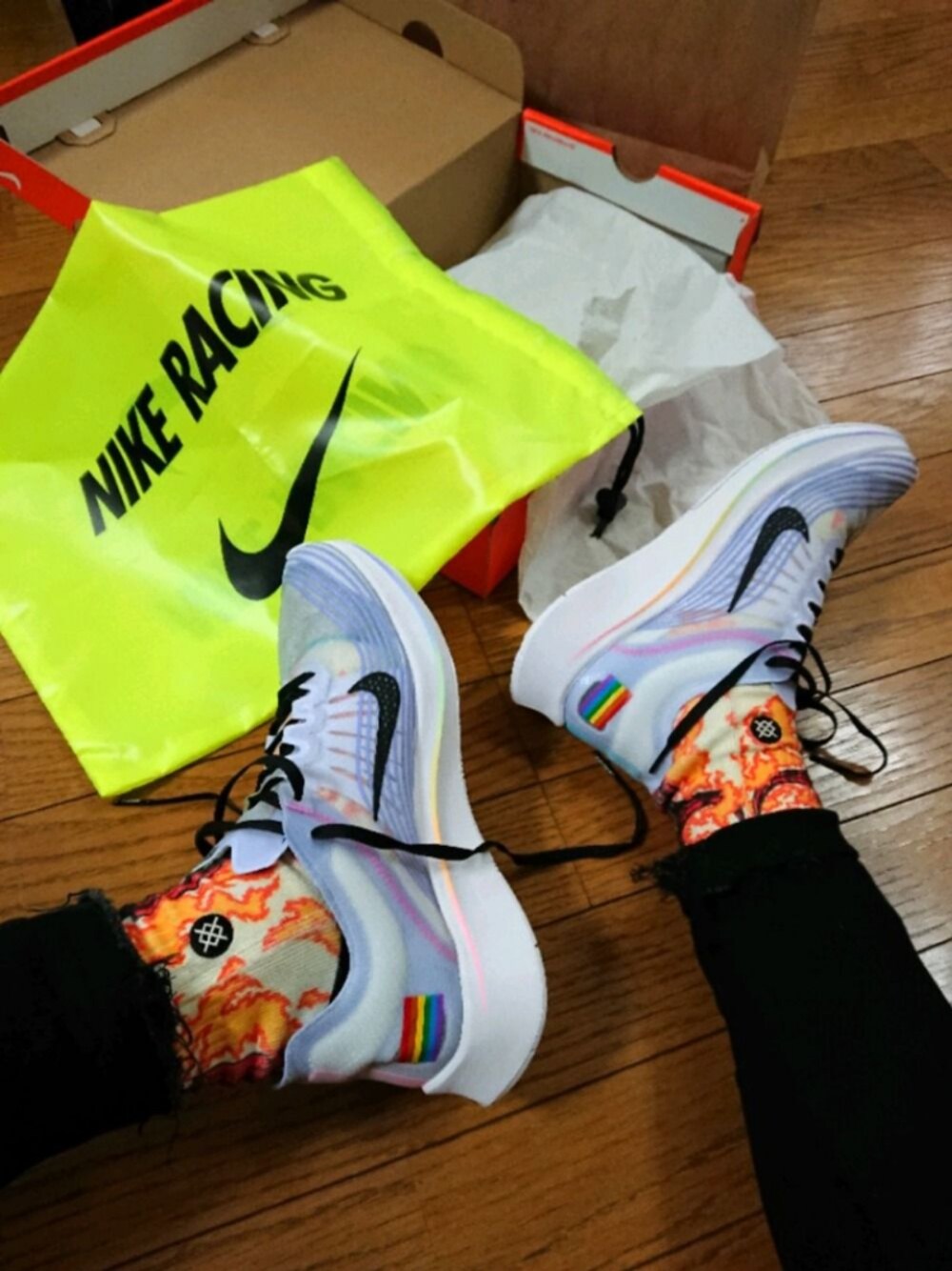 「NIKE、スニーカー、ナイキ、黒スキニー、ドラフトナイキ、stance socks」｜「NIKEのアイテム（スニーカー、ホワイト系）」を使った、tarkarnorさん（メンズ・171cm）の夏コーディネートの1枚目の写真