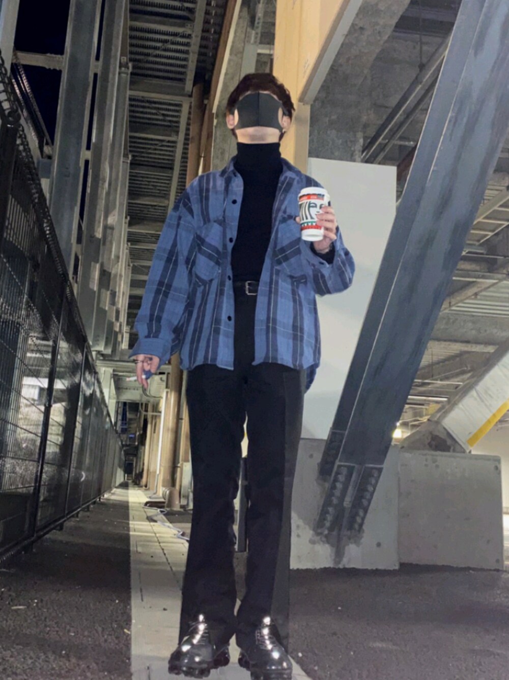 「秋のコーデ、きれいめカジュアル、スニーカーコーデ、秋服、カジュアル、ストリート、黒、秋コーデ」｜「MONKEY TIMEの＜monkey time＞ HEAVY CHECK TWILL OVER SIZED CPO/CPOジャケット（シャツ/ブラウス、ブルー系）」を使った、tarkarnorさん（メンズ・171cm）の秋コーディネートの1枚目の写真