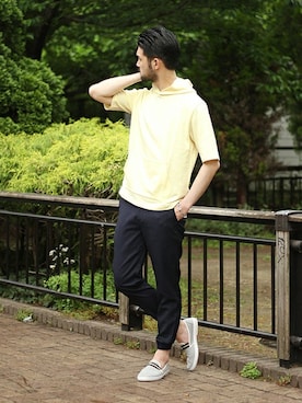 「アイテム（スリッポン、ブルー系）」を使った、TERAさん（メンズ・183cm）の春コーディネート