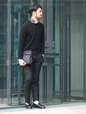 「クルーネックニット」｜「アイテム（スリッポン）」を使った、TERAさん（メンズ・183cm）の秋コーディネート