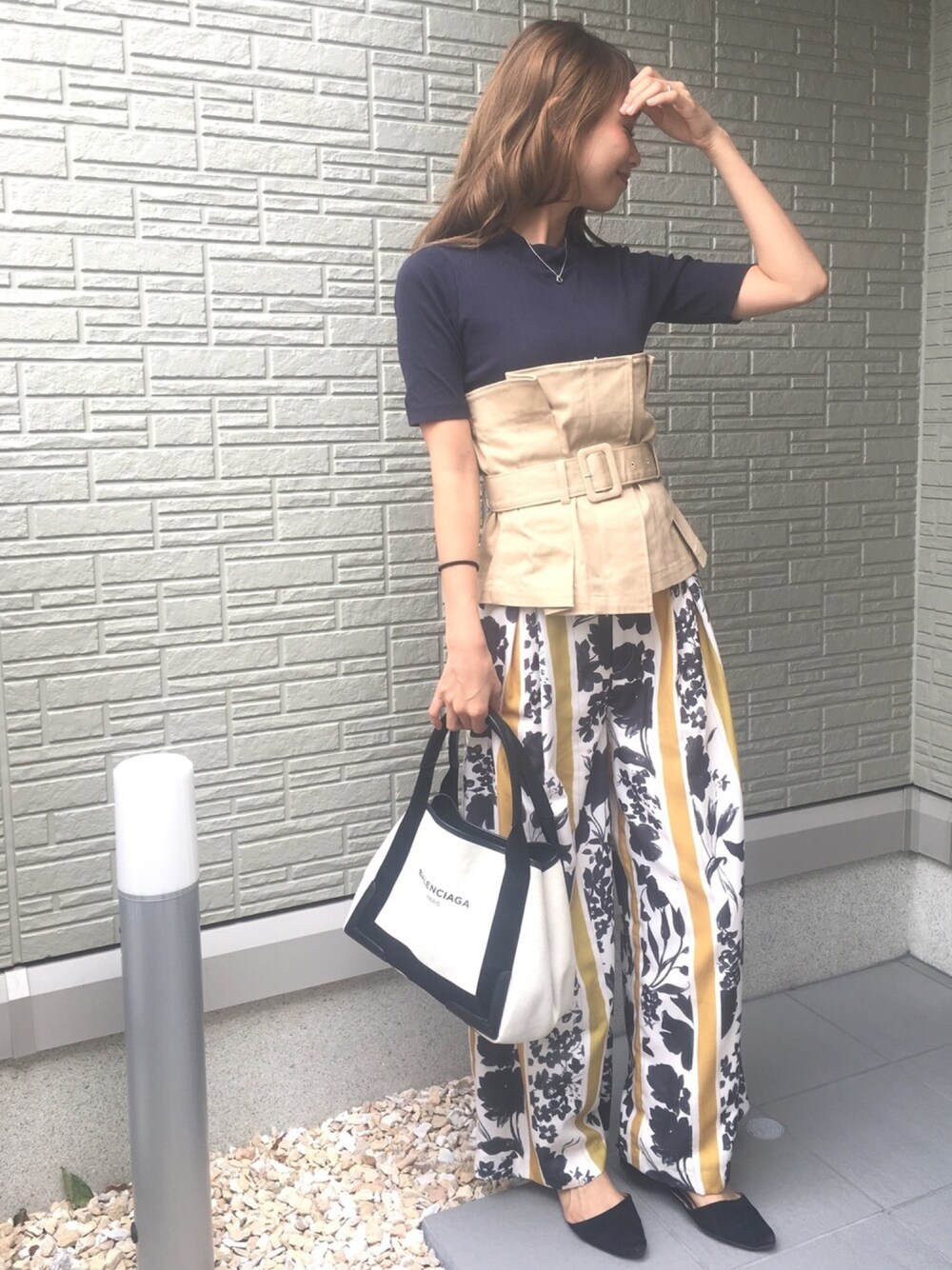 「休日スタイル、オトナ女子、おしゃれさんと繋がりたい、outfit、秋のコーデ、ラグナムーン、ビームス、ビスチェ」｜「Ray BEAMSのRay BEAMS / ワイド ベルト ビスチェ（その他トップス、ベージュ系）」を使った、miiさん（レディース・163cm）の秋コーディネートの1枚目の写真