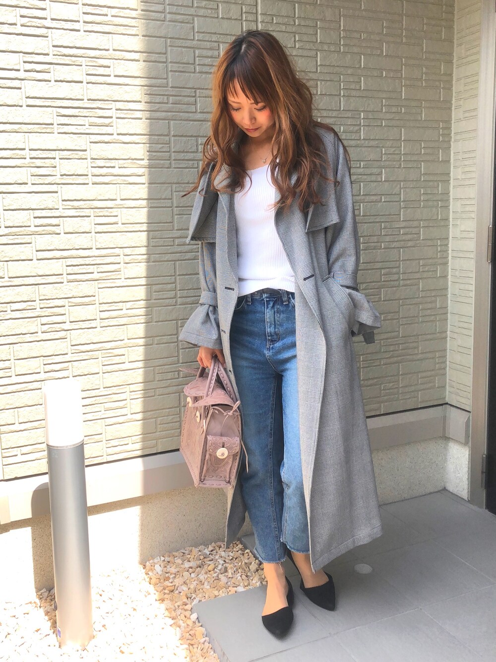 「春コーデ、チェックコート、トレンチコート、デニムパンツ、グレンチェック、大人カジュアル」｜「SENSE OF PLACE by URBAN RESEARCHの2wayトレンチコート（トレンチコート、その他）」を使った、miiさん（レディース・163cm）の春コーディネートの1枚目の写真