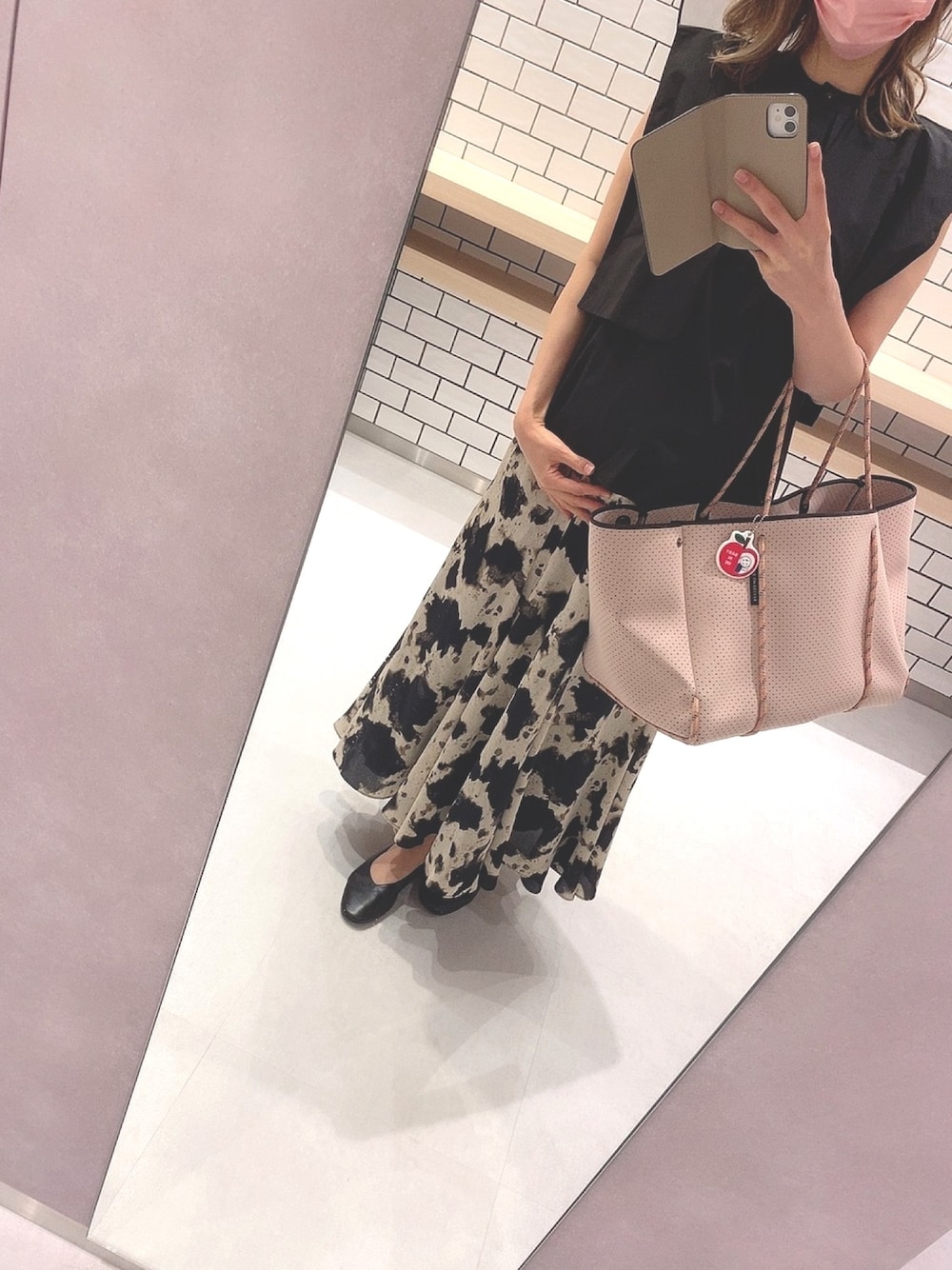 「HOWDY、baybee、stateofescape、妊婦、妊娠8ヶ月、シンプル、マザーズバック」｜「baybeeのアイテム（スカート、ベージュ系）」を使った、miiさん（レディース・163cm）の夏コーディネートの1枚目の写真