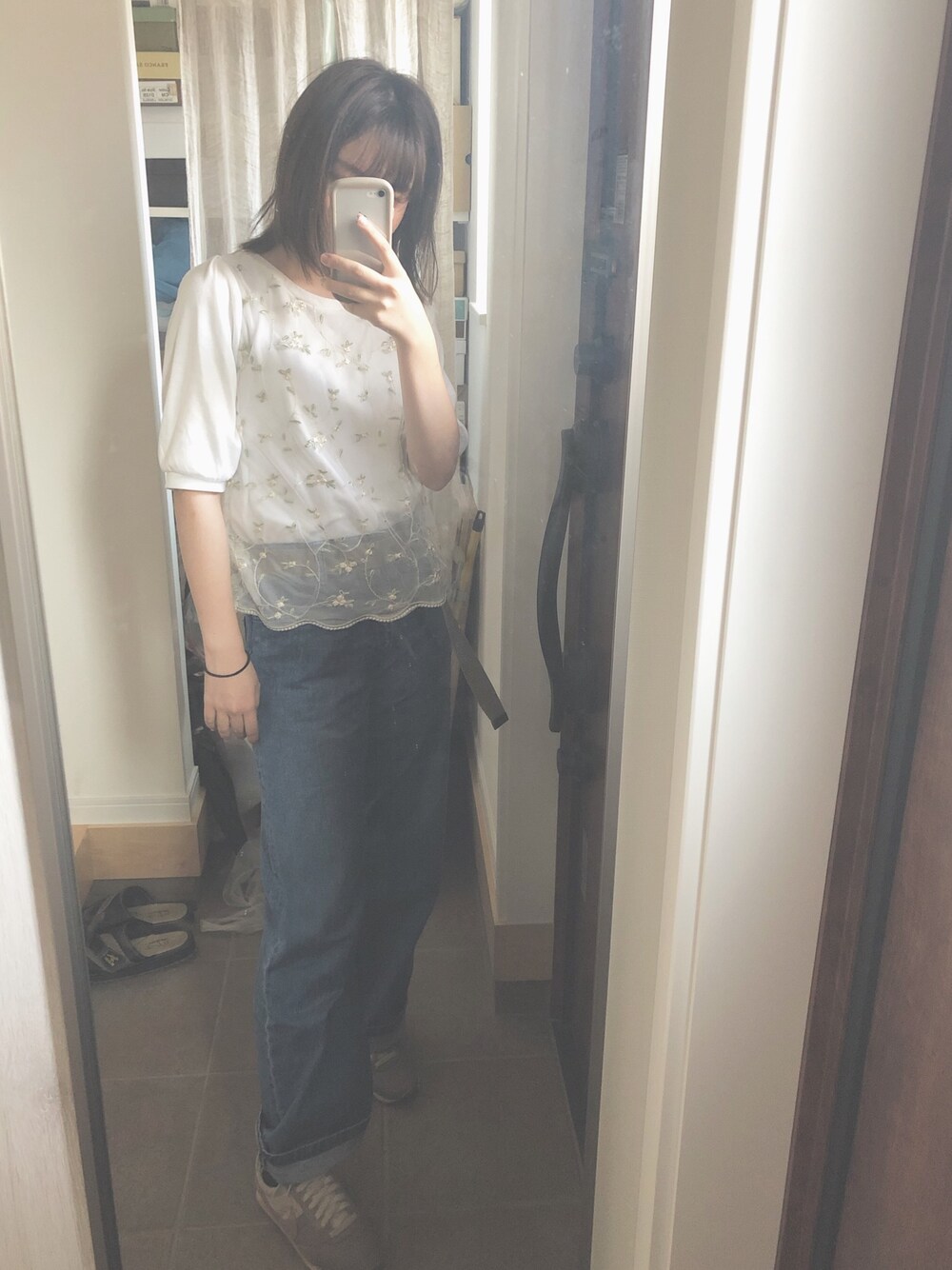 「パンツスタイル、ジーンズ、レース、レーストップス、ナイキ、NIKE、MAJESTIC LEGON、おしゃれさんと繋がりたい、お洒落さんとつながりたい、おんなのこ」｜「usedのアイテム（デニムパンツ、ブルー系）」を使った、むーさん（レディース・159cm）の夏コーディネートの1枚目の写真