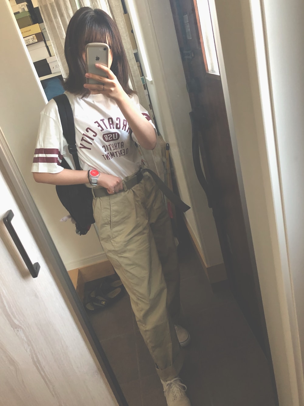 「シンプルコーデ、チノパン、おしゃれさんと繋がりたい、VANS、oldskool、リュック、カジュアルコーデ、学校、ガチャベルト、ハイウエスト」｜「UNIQLOのハイウエストチノワイドパンツ（丈標準69～71cm）（その他パンツ、ベージュ系）」を使った、むーさん（レディース・159cm）の夏コーディネートの1枚目の写真