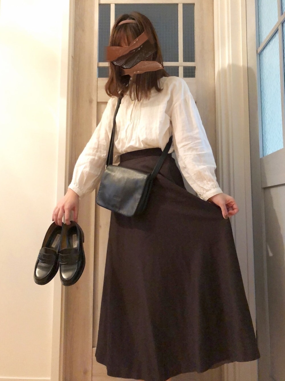 「大人カジュアル、レトロ、ローファー、スカート、シンプル、キレイめ、古着、おしゃれさんと繋がりたい、ガーリー、春コーデ」｜「Aylesburyのアイテム（スカート、ブラウン系）」を使った、むーさん（レディース・159cm）の春コーディネートの1枚目の写真