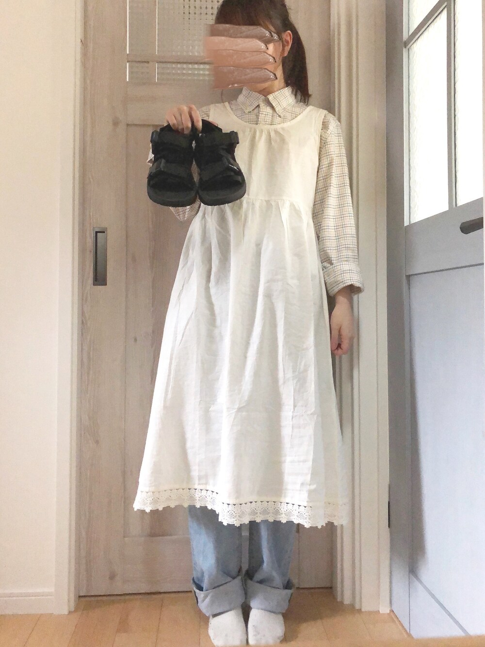「シンプル、プチプラ、ラクチンコーデ、サンダル、春夏コーデ、春コーデ、夏コーデ、おしゃれさんと繋がりたい、カジュアル、シャツスタイル」｜「Samansa Mos2のアイテム（その他トップス、ホワイト系）」を使った、むーさん（レディース・159cm）の春コーディネートの1枚目の写真