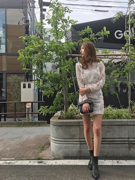 「フラワープリント」｜「アイテム（クラッチバッグ）」を使った、Angieさん（レディース・173cm）の春コーディネート
