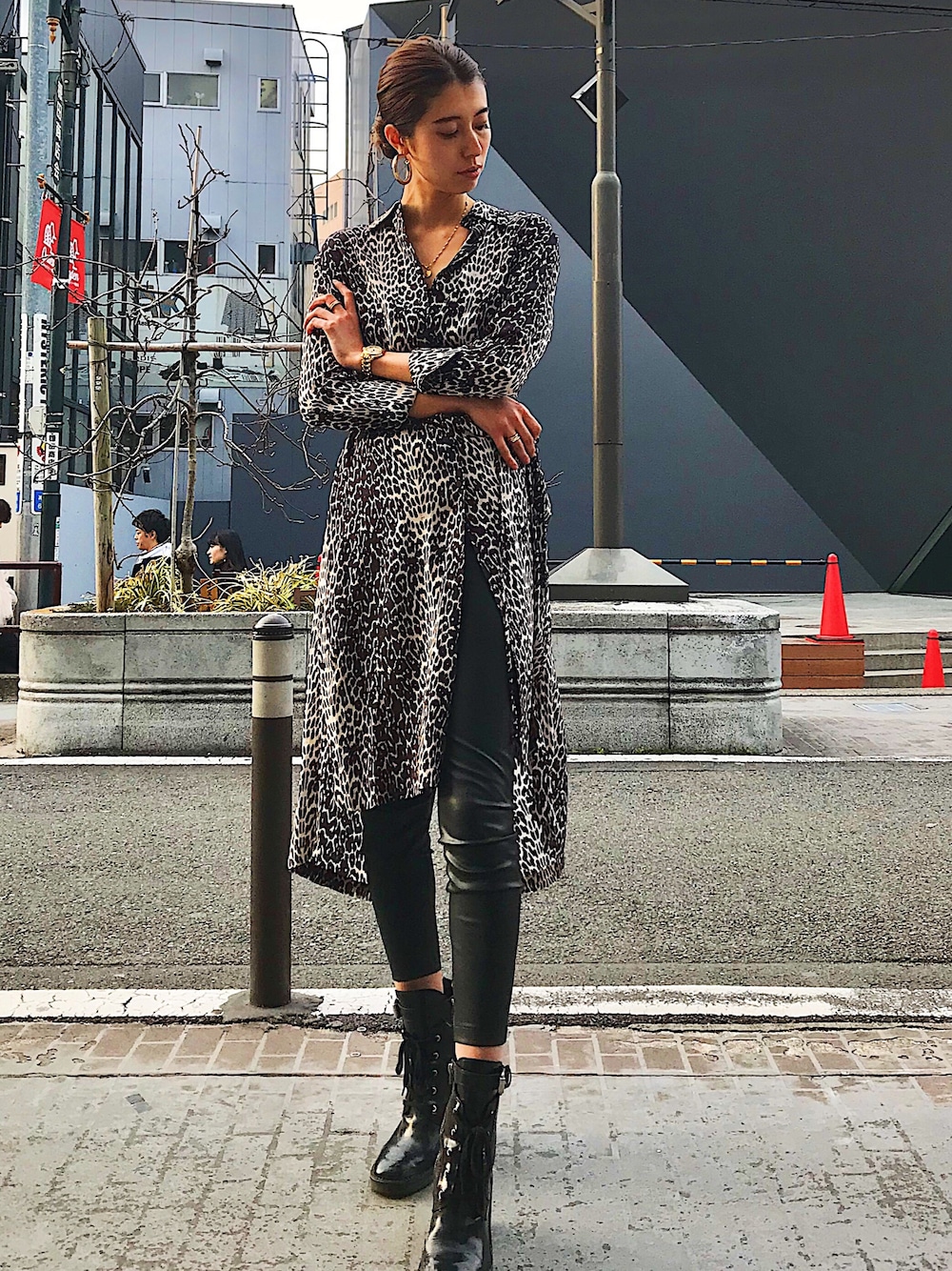 「レオパード、ロングドレス、ドレス、レオパード柄、レオパードワンピース、ALLSAINTS　、シャツワンピ、ワンピース、ひょう柄」｜「ALLSAINTSのアイテム（ドレス、その他）」を使った、Angieさん（レディース・173cm）の冬コーディネートの1枚目の写真