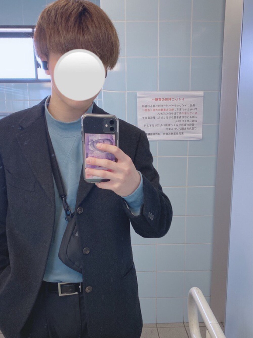 ブラック系のジャケット/アウター、ブラック系のその他パンツ、その他のスウェットを着用したメンズの春コーディネートの1枚目の写真