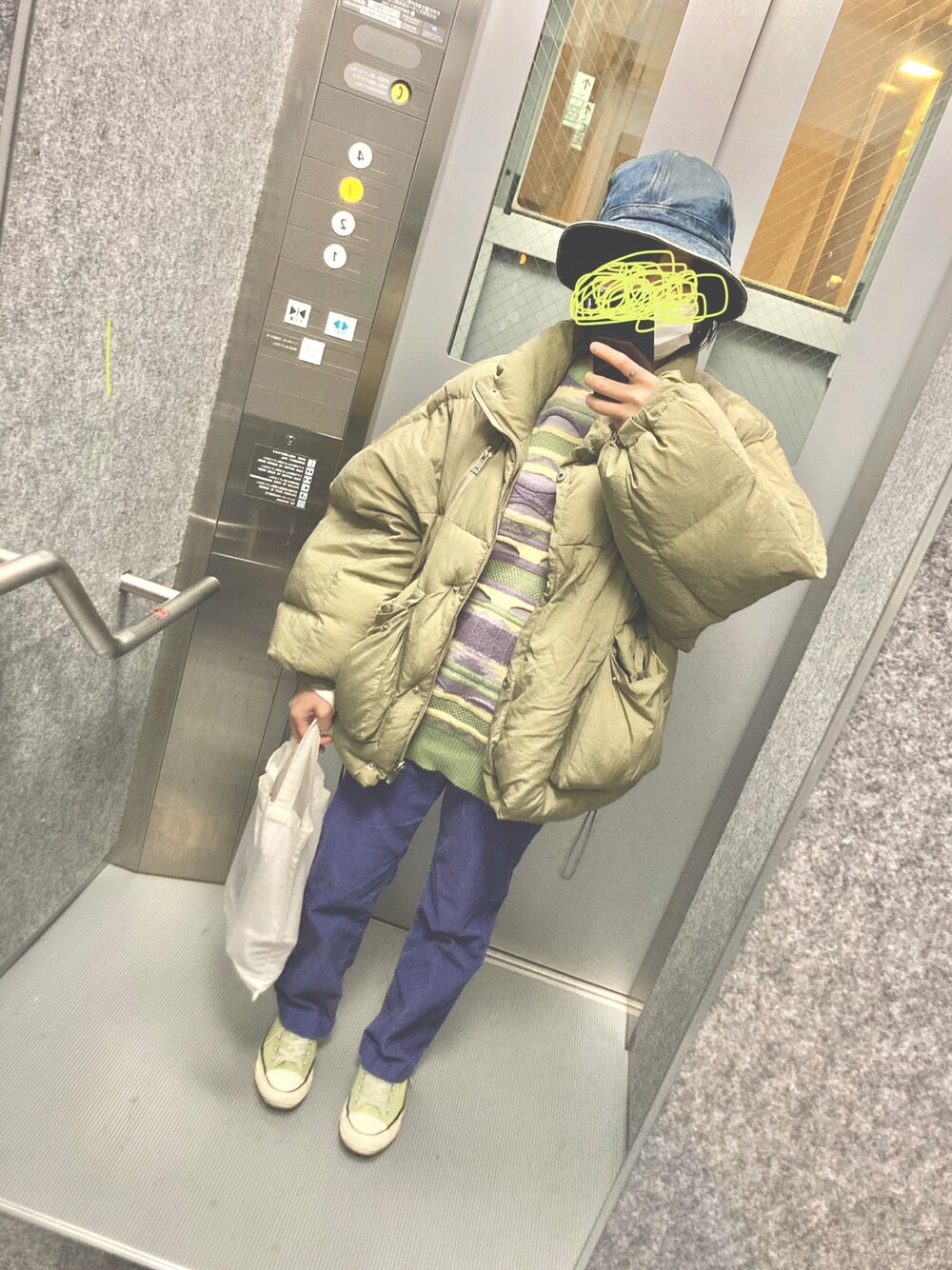 「メンズライク、古着、バケットハット、フィッシュマンズ、セーター、コーデュロイパンツ、コンバース」｜「CONVERSEのアイテム（スニーカー、グリーン系）」を使った、rhさん（レディース・145cm）の冬コーディネートの1枚目の写真