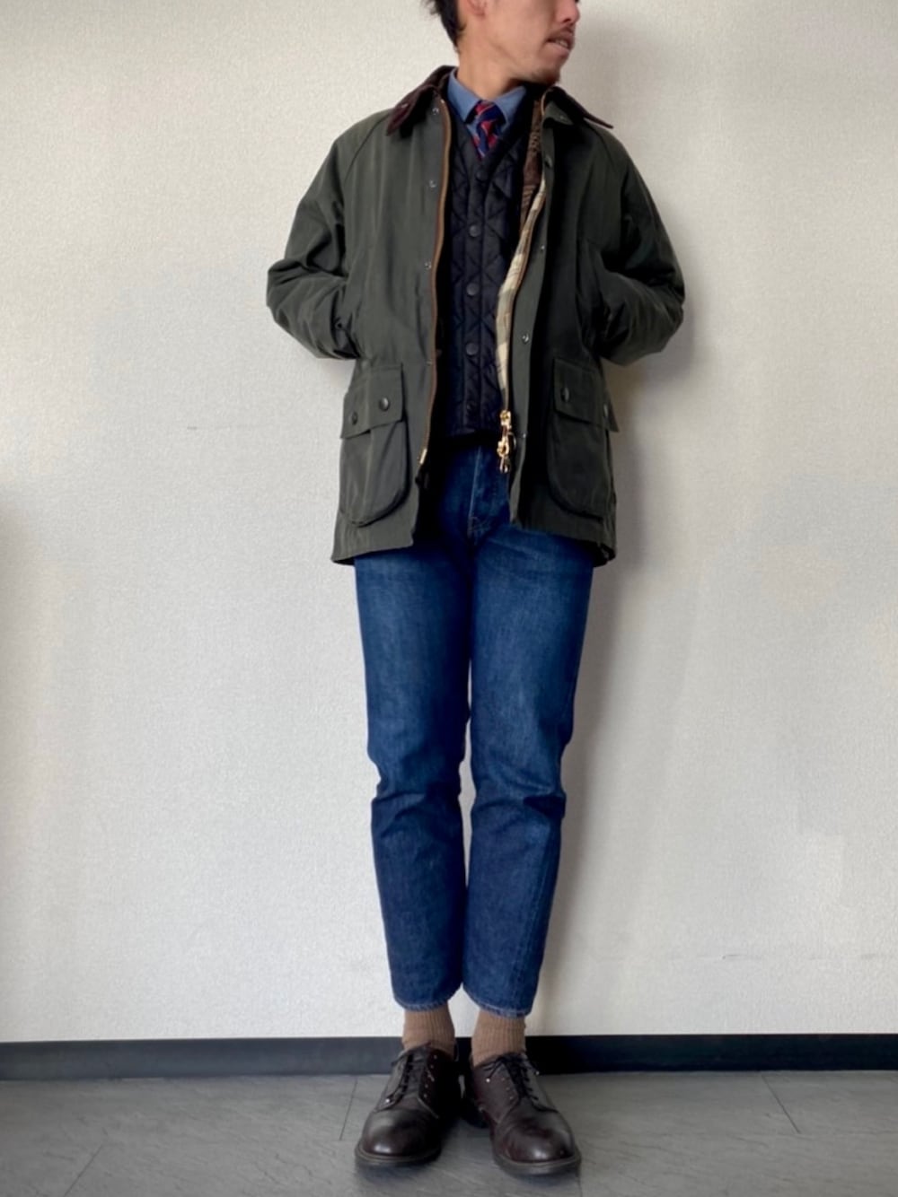 「冬コーデ、レイヤードスタイル、barbour、BEDALE、オイルドジャケット、古着、古着MIX、vintage、シャツスタイル、30代」｜「BarbourのBarbour / バブアー BEDALE ORIGINAL（その他アウター、グリーン系）」を使った、YSKさん（メンズ・170cm）の冬コーディネートの1枚目の写真