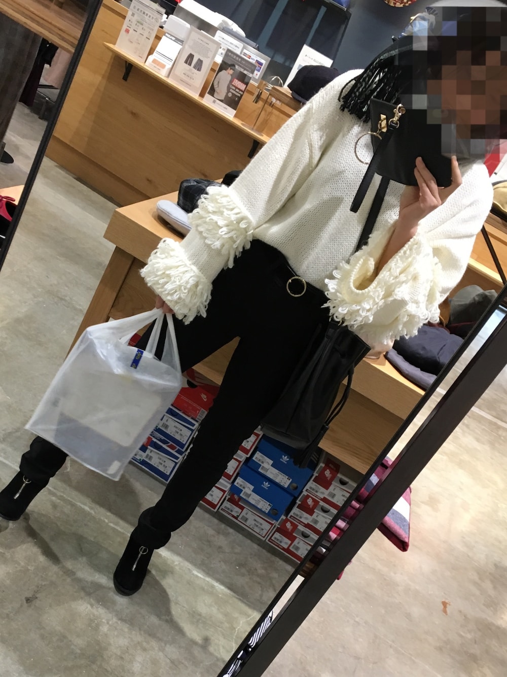 「NICE CLAUPのアイテム（ニット/セーター、ホワイト系）」を使った、AIさん（レディース・153cm）の冬コーディネートの1枚目の写真
