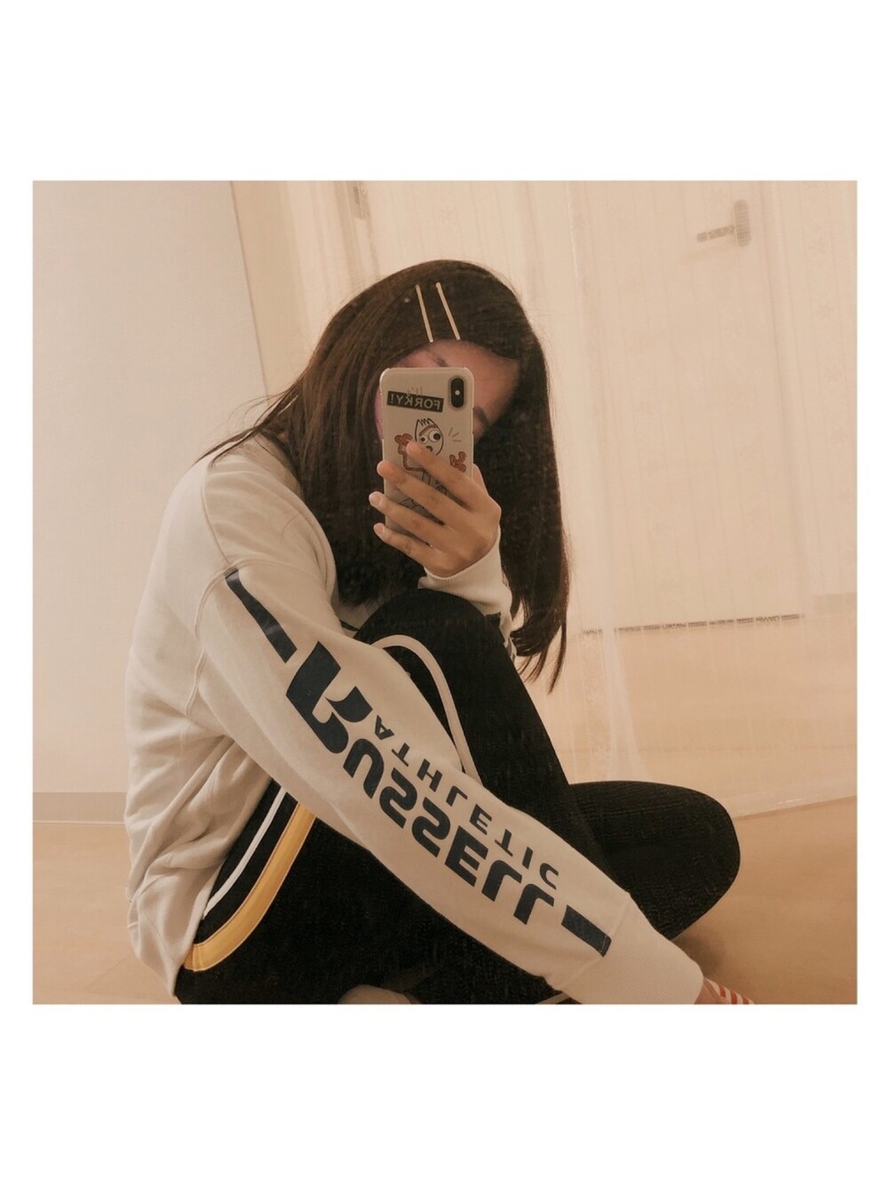 「RUSSELL ATHLETIC、H&M、イエロー、スポーツミックス、おきにいりアイテム、よく着るコーデ、シンプル、スウエット」｜「Russell Athleticのアイテム（スウェット、ホワイト系）」を使った、tamariさん（レディース・156cm）の冬コーディネートの1枚目の写真